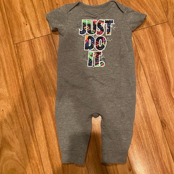 🌺 3/$15 NIKE Just Do It Romper - Picture 1 of 2